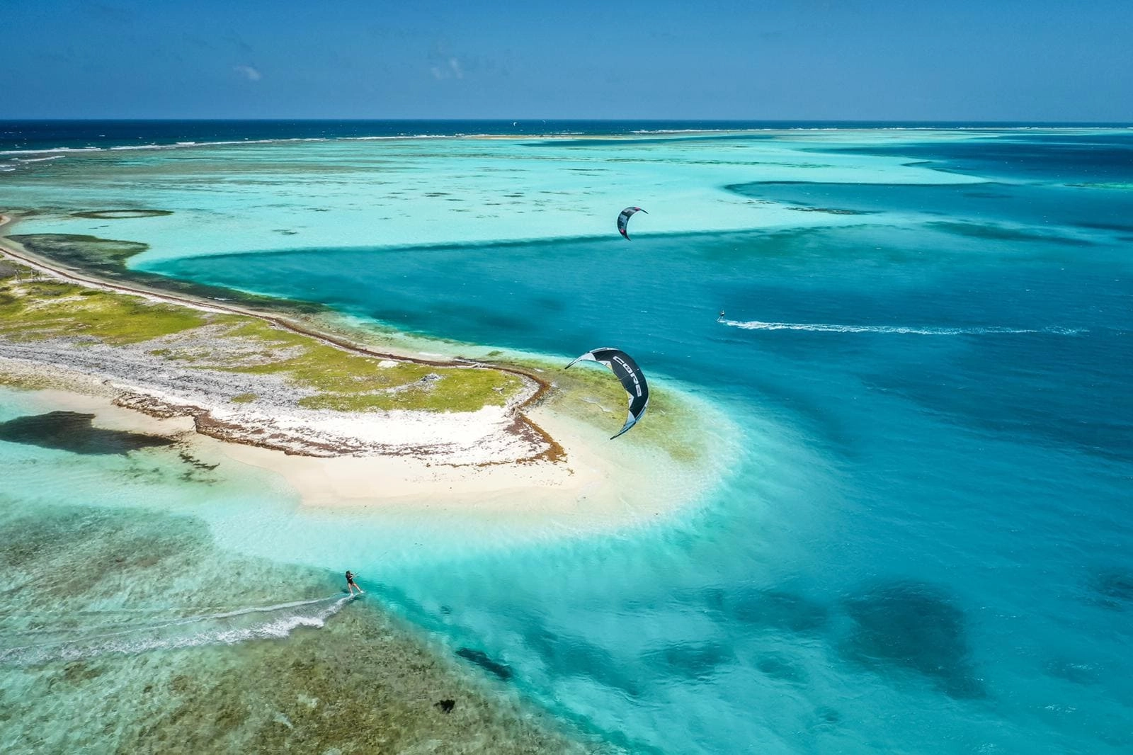 Immense distese di acqua cristallina e atolli nell'arcipelago di Los Roques